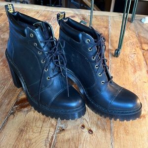 Dr. Marten Averil boots sz 9